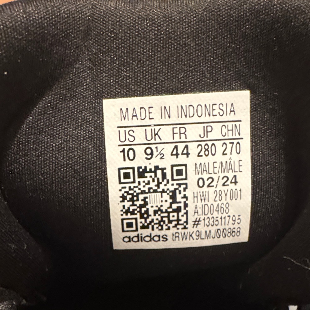 Adidas Men's Black and‎ White CloudFoam Comfort Athletic Shoes - Picture 5 of 5